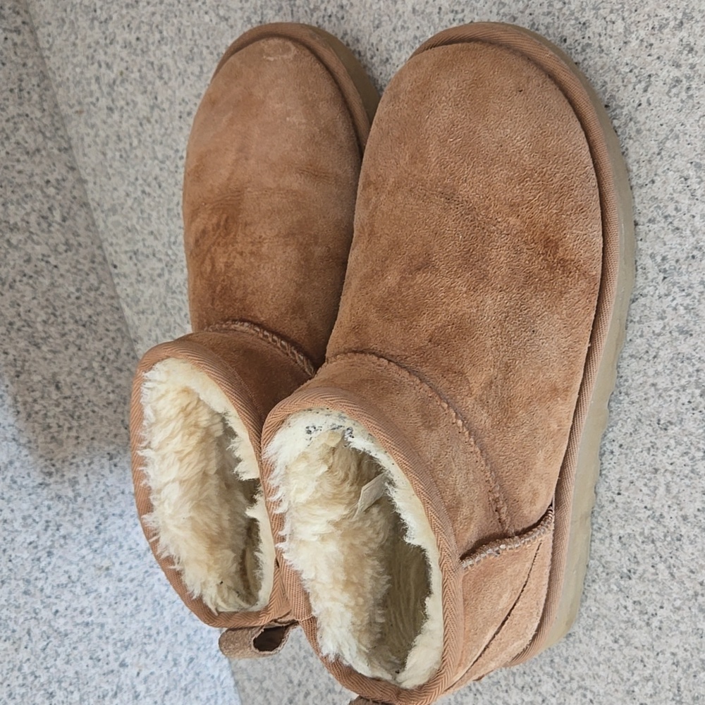 UGG Classic Tan Ankle Booties. Chestnut. Size 7.